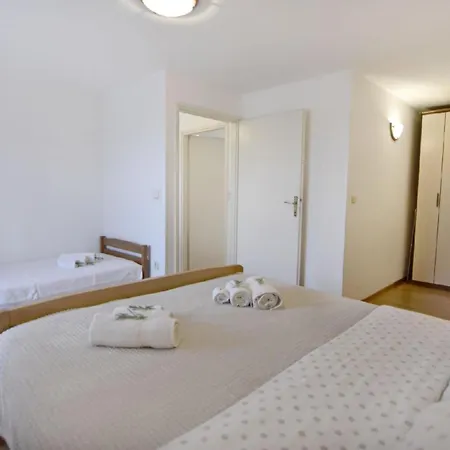 Grosse In Babici Mit Garten Und Terrasse Apartamento Umago
