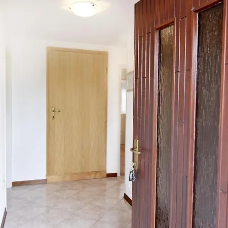 Apartamento Grosse In Babici Mit Garten Und Terrasse
