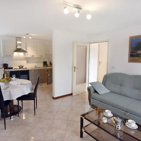 Grosse In Babici Mit Garten Und Terrasse * Umag