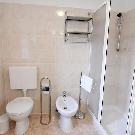 Apartment Grosse In Babici Mit Garten Und Terrasse Umag