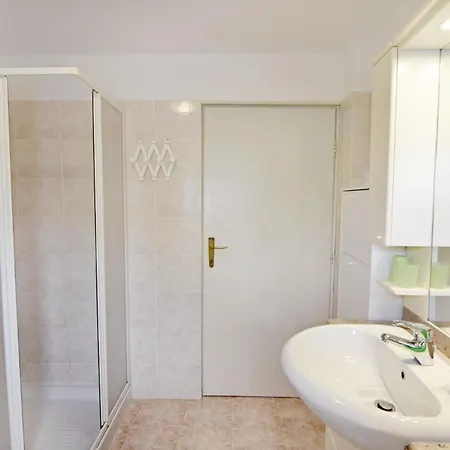 Grosse In Babici Mit Garten Und Terrasse Apartment *