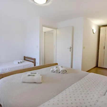 Grosse In Babici Mit Garten Und Terrasse * Umag