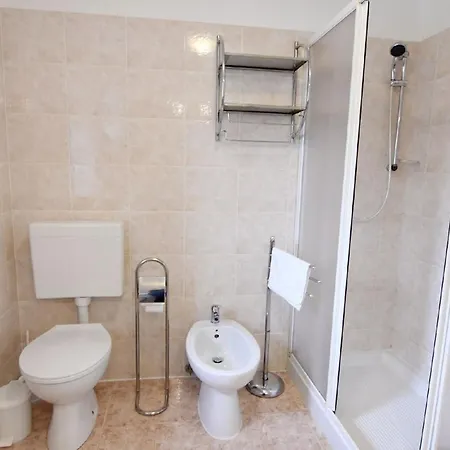 Grosse In Babici Mit Garten Und Terrasse Apartamento